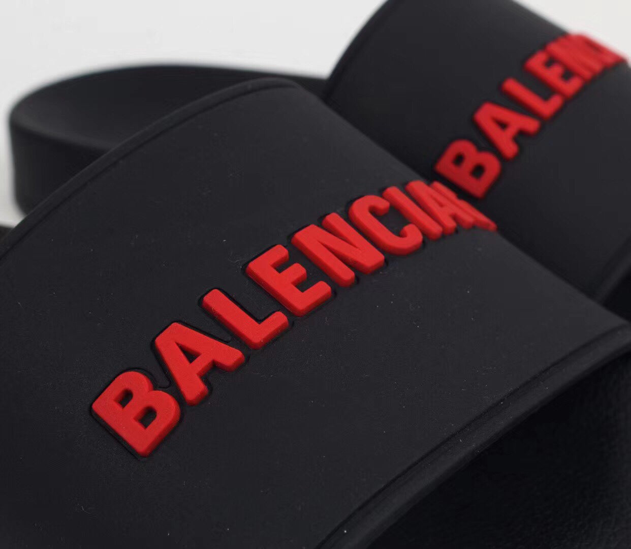 SLIDE BALENCIAGA TRADICIONAL ( PRETO E VERMELHO )