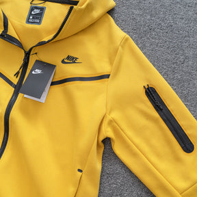 Conjunto NK Tech Fleece Amarelo