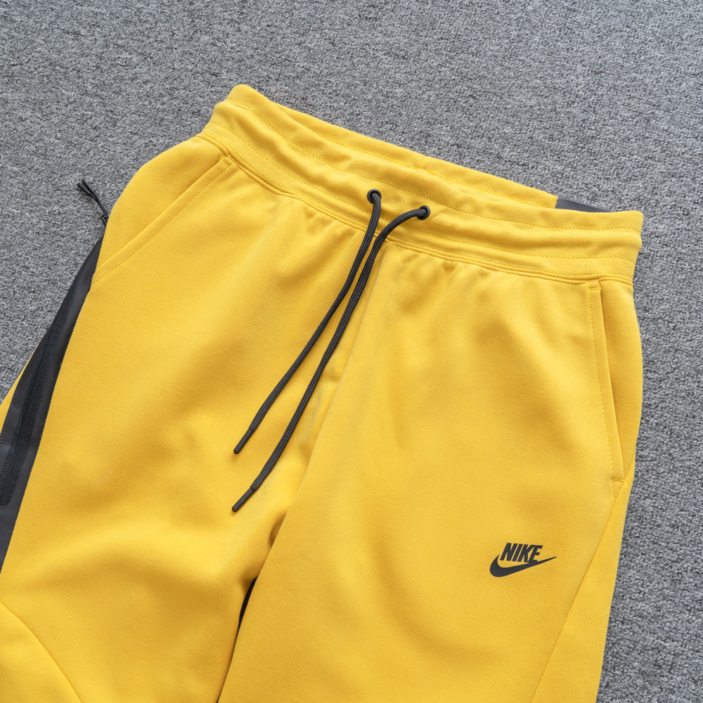 Conjunto NK Tech Fleece Amarelo