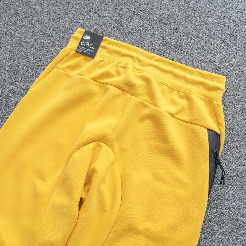 Conjunto NK Tech Fleece Amarelo