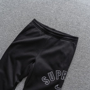 Calça Supreme x NK Arc