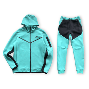 Conjunto NK Sportswear Tech Fleece